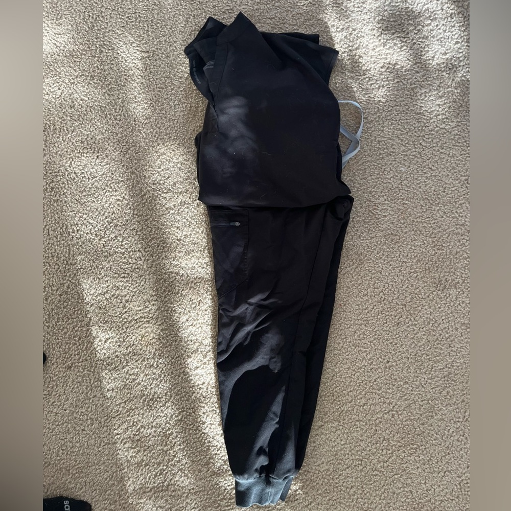 SET!! Figs scrubs size large both top and bottom